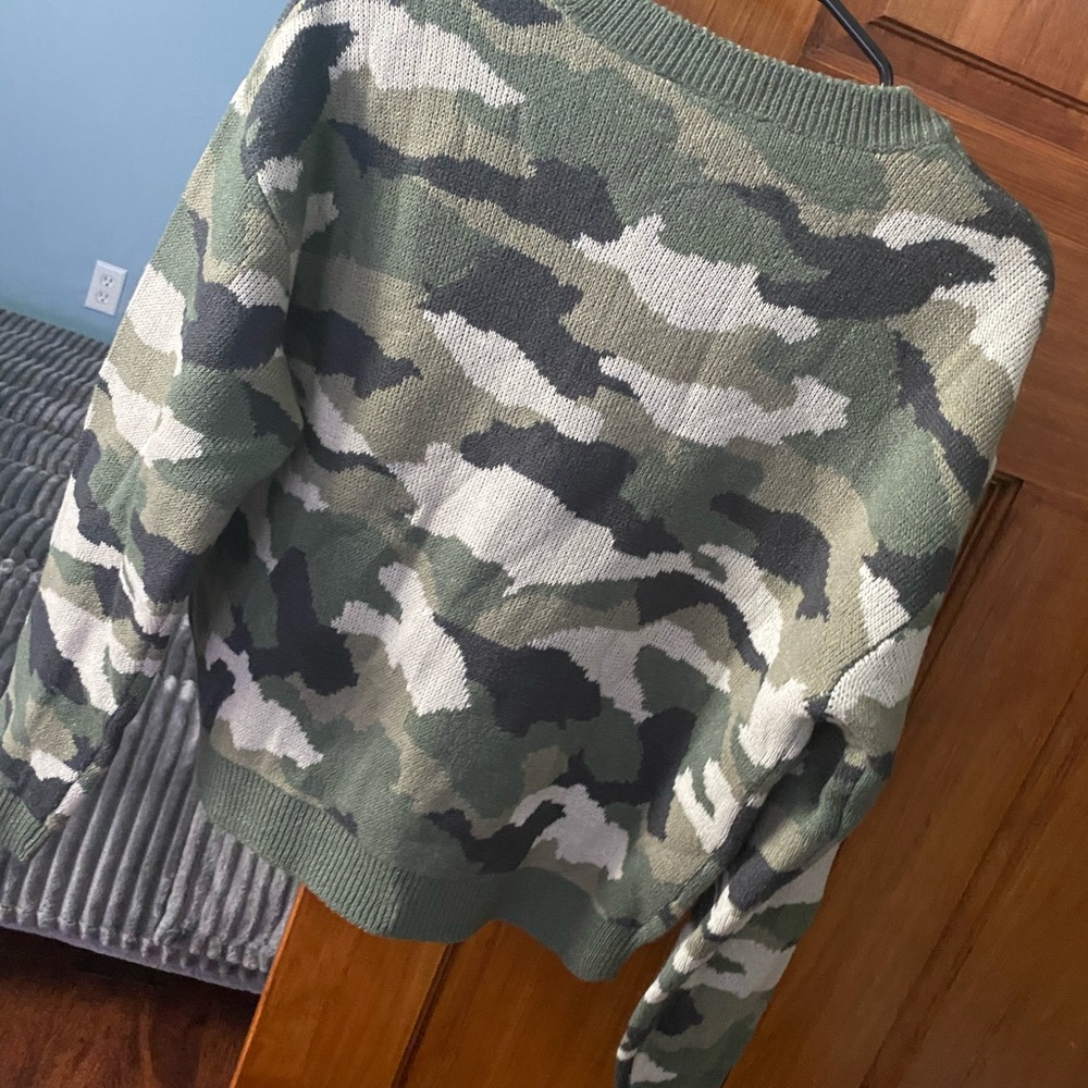NEVER WORN‼️BRAND NEW W/O TAGS. H&M Winter Sweater